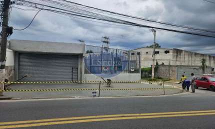 Salão Comercial para Locação em Itaquaquecetuba, RIO ABAIXO, 1 banheiro, 3 vagas