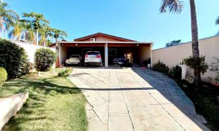 Casa com 3 dorm, 1 suíte e amplo quintal - Americana/SP