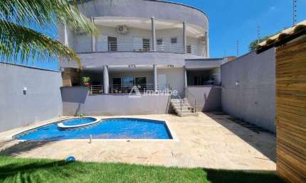 Casa à venda com 3 suítes e área de lazer completa no Jd Maria Helena em Nova Odessa.