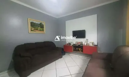 Casa Térrea com 2 Quartos e Suíte, sendo uma suíte, com 100m² Construídos, Excelente localização