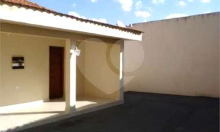 Casa térrea  no bairro do Horto Florestal com 250 metros quadrados.