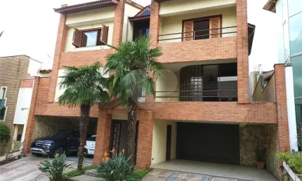 Casa Chácara Francesa | 3 Suítes | 4 Vagas | 378m² | Espaço Gourmet e Lazer Completo