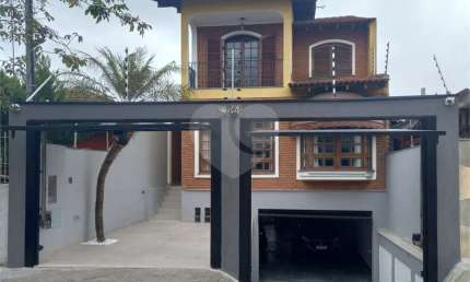 Sobrado à venda, 4 quartos - 1 suíte -  6 vagas -Tremembé