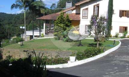 VENHA MORAR NA SERRA DA CANTAREIRA - MAGNÍFICA VIVENDA