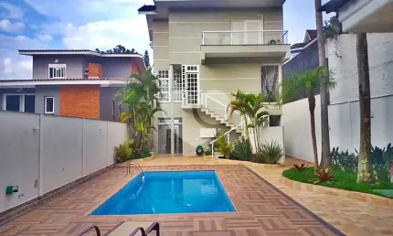 Sobrado Barro Branco | 4 Suítes | 10 Vagas | 550m² | Lazer Completo