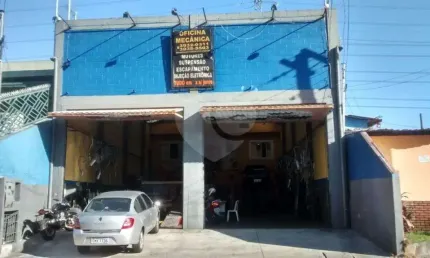 GALPÃO DE 300 METROS QUADRADOS E 120 METROS QUADRADOS DE CONSTRUÇÃO DE UMA CASA, ÓTIMO PRA COMERCIO,