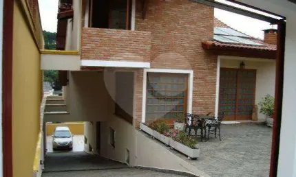 SOBRADO MARAVILHOSO A VENDA NO HORTO FLORESTAL - 3 DORMS (1 SUÍTE), PISCINA, SF E 6 VAGAS DE GARAGEM