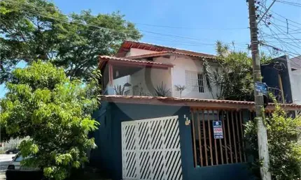 Agua Fria sobrado com 3 dormitórios 1 suíte próximo ao 20º dp