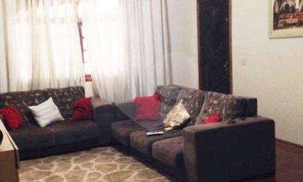 SOBRADO A VENDA NO JARDIM FLOR DE MAIO - 4 DORMS (1 SUÍTE), CHURRASQUEIRA E 2 VAGAS DE GARAGEM