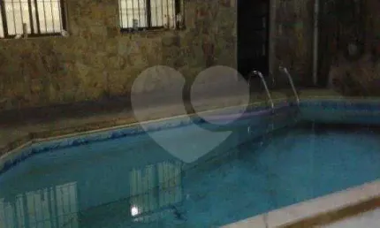 SOBRADO MARAVILHOSO A VENDA NA VILA NIVI - 3 SUÍTES, PISCINA, CHURRASQUEIRA E 2 VAGAS DE GARAGEM