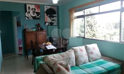 Apartamento Lindo todo reformado em bairro nobre! fácil acesso a condução e ao comercio em geral!