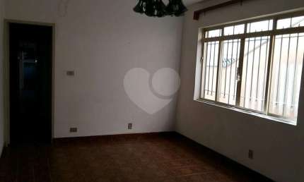 Ótima casa térrea 10 mim do metro 2 dormitórios 1 suite 2 vagas.