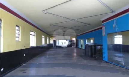 Prédio comercial na Vila Sabrina com 900 metros quadrados