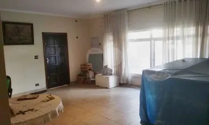 Casa no bairro do tremembé. construção sólida. precisa de modernização