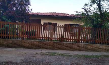 Casa térrea Tremembé, muito espaçosa, com 3 dormitórios, 1 suíte, sala e cozinha amplas, 4 vagas,