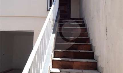 Sobrado com 3 Quartos e 3 banheiros à Venda, 180 m² por R$ 680.000