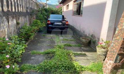 Casa térrea  com área 10x25 de 2 dormitórios 4 vagas Tremembé