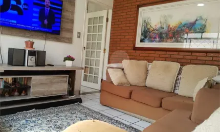 Casa térrea à venda na Vila Mazzei com 2 dormitórios.