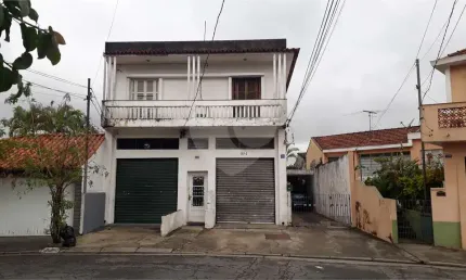 Prédio inteiro a venda em terreno com duas edificações na região da vila mariana.