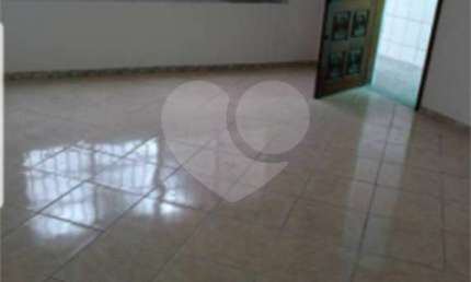 Sobrado vender Jardim Guançã, com 125m2, 3 quartos, 1 suíte, ampla sala, lavabo, cozinha, quintal dos fundos coberto, área de serviço, corredor lateral e 2 vagas de garagem.