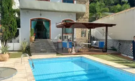 Casa  de alto padrão em condomínio fechado no Tremembé.