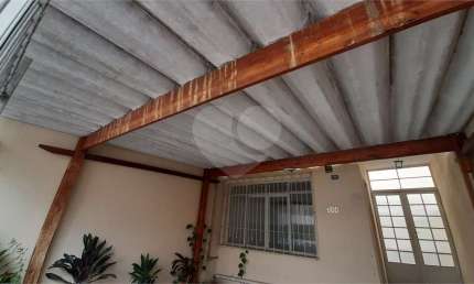 Casa a venda na Vila Galvão, com 3 quartos , 2 vagas de garagem . Próximo ao Lago dos Patos