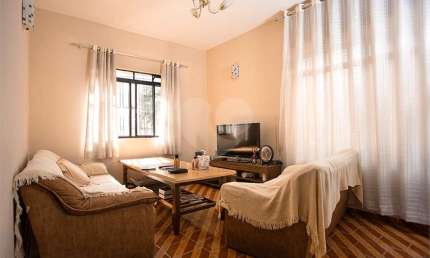Excelente CASA TÉRREA com 04 Dormitórios + casa nos fundos na Casa Verde
