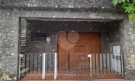 Sobrado - 'IMÓVEL PARA REFORMA.' - Residencial ou Comercial