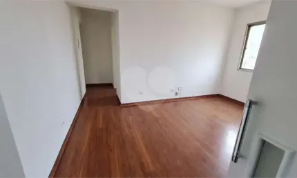 Excelente apartamento com 1 dormitório próximo à estação Praça da Árvore do metrô