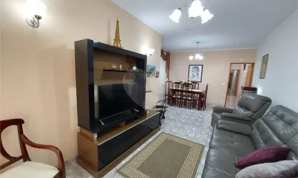 Sobrado com 245M² , com suíte, amplo quintal e churrasqueira PRONTO PARA MORAR