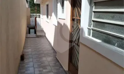 Casa térrea na Região de Campo Limpo, em avenida movimentada - 3 dormitórios