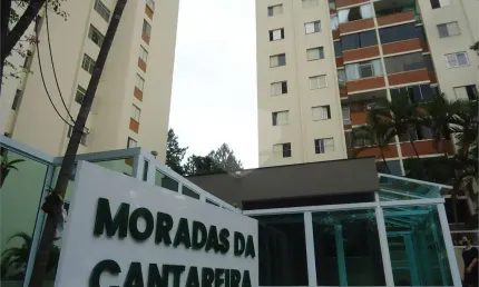Excelente Oportunidade! 90m² - 03 Dormitórios - 01 Suíte - Repleto de Armários - BARRO BRANCO