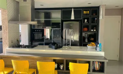 Excelente apartamento com varanda, 3 dormitórios 1 suíte e 1 vaga.