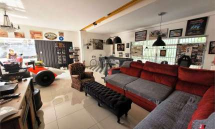 Casa  com 03 Dormitórios e Edícula no Tremembé por R$ 1.998.000,00
