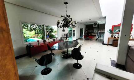 Casa á Venda no Tremembé com 03 Suítes e 8 Vagas por R$ 3.998.000,00