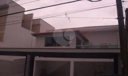 SOBRADO A VENDA NA VILA IRMÃOS ARNONI - 2 SUÍTES E 1 VAGA DE GARAGEM