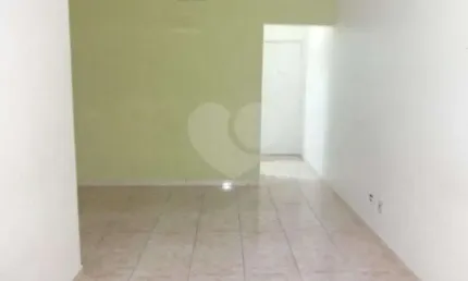 Apartamento com três dormitórios e duas vagas de garagem