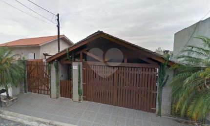 Casa térrea a venda no Jardim Guapira - 4 quartos (1 suíte) e 5 vagas de garagem
