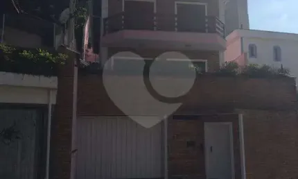Excelente sobrado a venda com 450 metros quadrados!