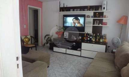 Casa térrea à venda na Vila Mazzei, em rua tranquila