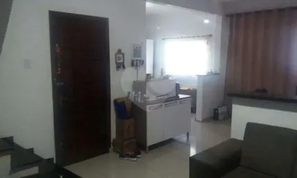 Sobrado à venda em local tranquilo, próximo a Serra
