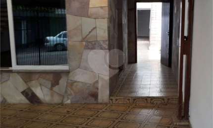 Casa com 181m 3 dorm 3 suites quintal e 2 vagas de garagem