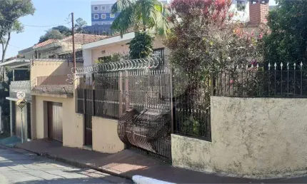 Imóvel com fácil aceso ao metrô Tucuruvi, com 4 dormitórios, sendo 1 de empregada, são 3 vagas.