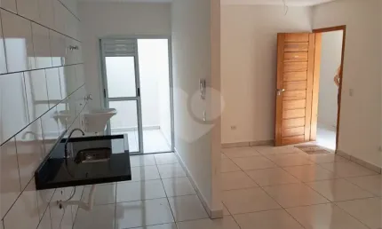 Apartamento localizado na travessa da Av.Jaçanã - térreo 2 dorms 51m2  Jaçanã