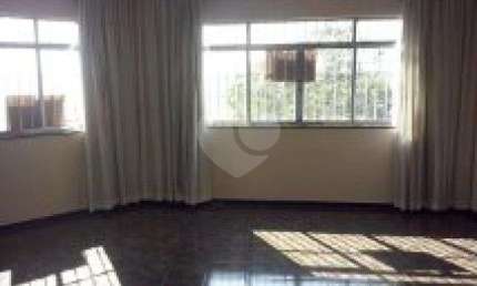 CASA ASSOBRADADA A VENDA NO PARQUE VITÓRIA - 3 DORMITÓRIOS (1 SUÍTE) E 6 VAGAS DE GARAGEM