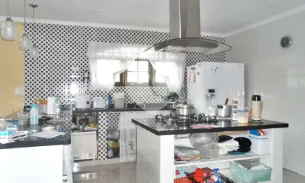Sobrado Vila Guilherme | 530m² | 4 Suítes | 18 Vagas | Com Loja Arrendada