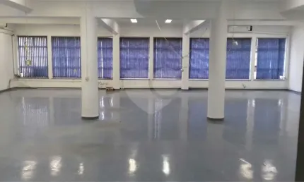 Sala comercial para venda e locação no centro de são paulo na rua sete de abril.