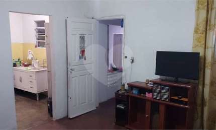 Casa Terrea 130 m / com salão  Comercial 40 m  1 wc /Casa- 2 vagas,  1 dorm,Cozinha, Sala Ampla .