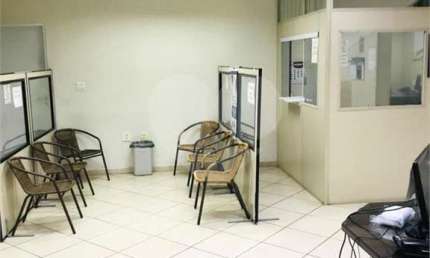 Prédio comercial próximo ao metrô Armênia, 2 pavimentos, totalmente equipado para sua empresa.