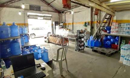 Sobrado Comercial a venda com 163 m2 com 4 dormitorios, 2 vagas e galpão. Estuda Permuta